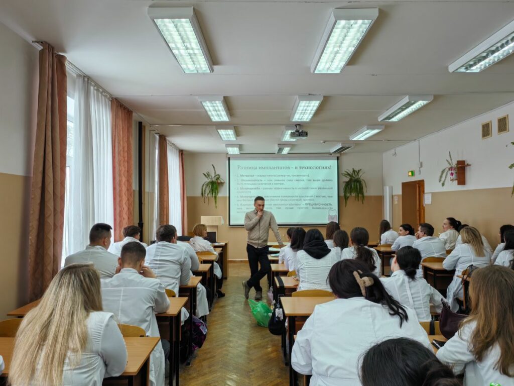 Открытое занятие со студентами 5 курса по дисциплине "Новые технологии в дентальной имплантации"